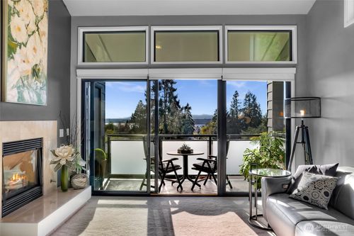 c-11230 Ne 68th St, Kirkland, WA, 98033-4003 | Card Image