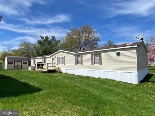 713 1st Street Ext, HAMBURG, PA, 19526-8957 | Card Image