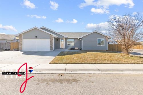 2029 Omaha Trl, Bar Nunn, WY, 82601-7603 | Card Image