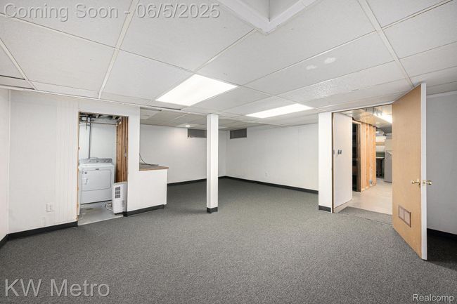Finished basement | Image 18