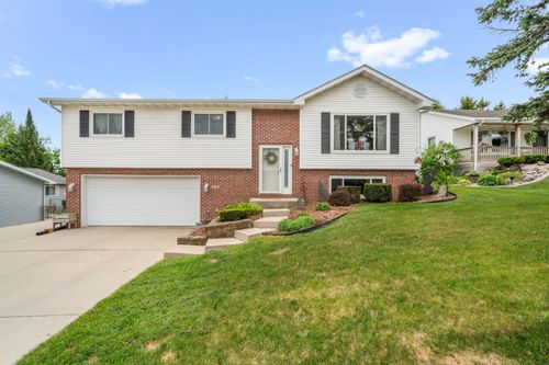 3227 Windsor Pl, West Bend, WI, 53090-8433 | Card Image