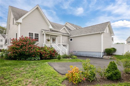 73 Seafare Ln, Portsmouth, RI, 02871-3016 | Card Image