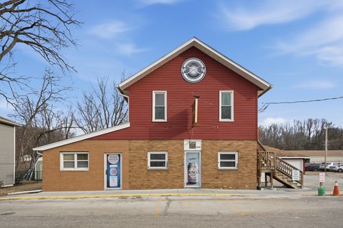 110 E 22nd Ave, Coal Valley, IL, 61240-9901 | Card Image