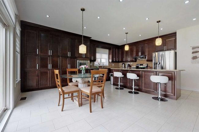 10 Gosling St, House other with 4 bedrooms, 5 bathrooms and 7 parking in Brampton ON | Image 17
