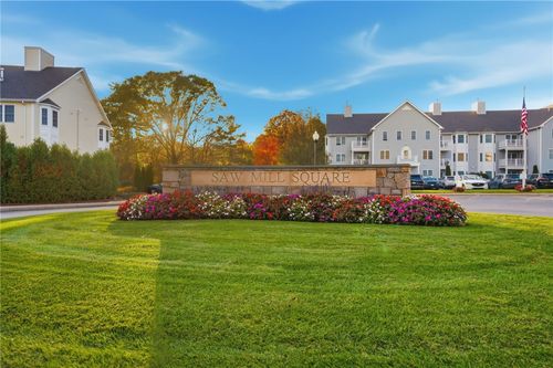 204-40 Saw Mill Dr, North Kingstown, RI, 02852-7626 | Card Image