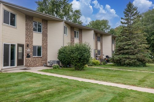 W170N11545 Armada Dr, Germantown, WI, 53022-3276 | Card Image