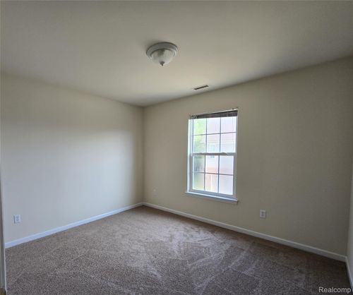 27601 Hidden Oaks Dr, Trenton, MI, 48183-3058 | Card Image