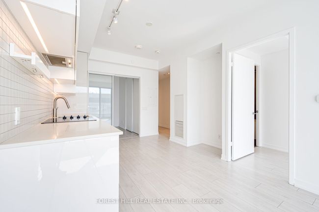 1506 - 5 Buttermill Ave, Condo with 2 bedrooms, 2 bathrooms and 1 parking in Vaughan ON | Image 9