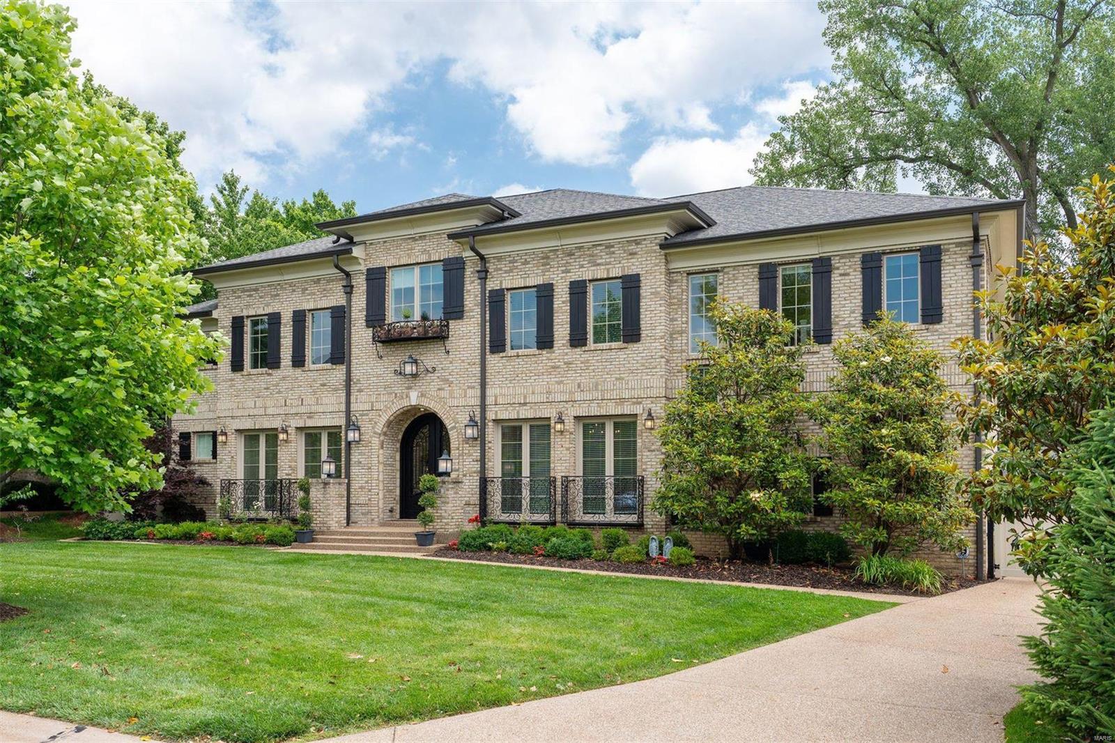 Crandon Dr, Saint Louis, MO 63105