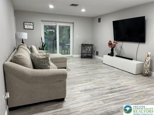 apt-b4-3300 Quarry St, Whitehall, PA, 18052-3246 | Card Image