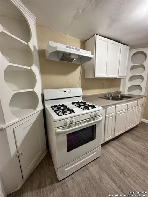 c-314 N Nueces, San Antonio, TX, 78207-3429 | Card Image