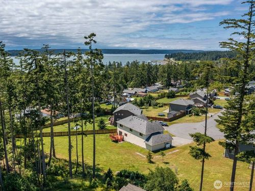 930 Cove View Cir, Oak Harbor, WA, 98277-8254 | Card Image