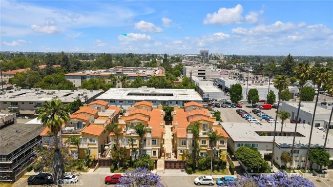 13 - 14535 Margate St, Townhouse with 3 bedrooms, 3 bathrooms and 2 parking in Sherman Oaks CA | Image 32