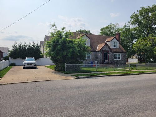 122 James St, Franklin Square, NY, 11010-2413 | Card Image