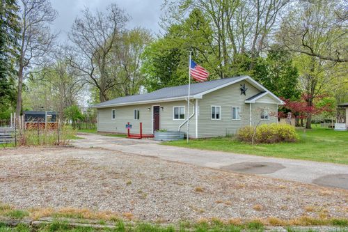216 Oak St, Corunna, MI, 48817-1027 | Card Image