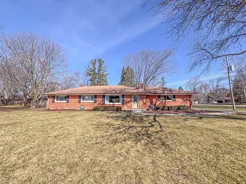 W158N5725 Elmway Dr, Menomonee Falls, WI, 53051-5714 | Card Image