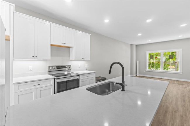 27 Gardner Lane, Condo with 2 bedrooms, 3 bathrooms and null parking in Waterbury VT | Image 6