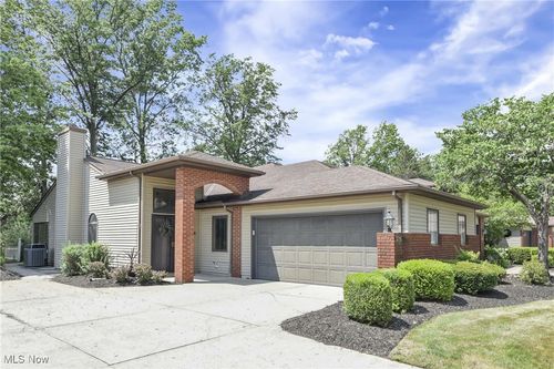 5216 Parkhurst Dr, Sheffield Village, OH, 44054-2956 | Card Image