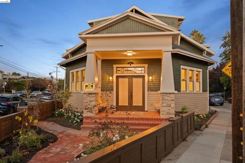 479 42nd St, Oakland, CA, 94609 | Card Image