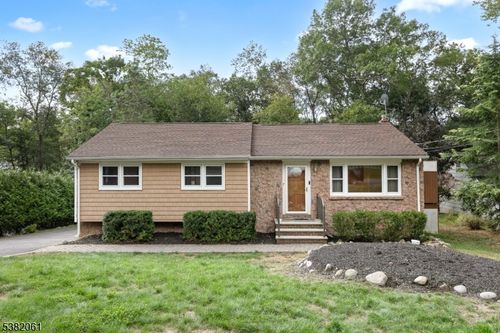 7 Hannah Rd, Oakland, NJ, 07436-2513 | Card Image