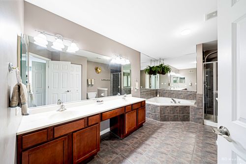 0-2044 Ivy Ridge Dr, Hoffman Estates, IL, 60192-4152 | Card Image
