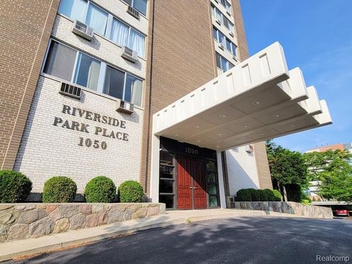 1050 Wall St, Ann Arbor, MI, 48105-1974 | Card Image