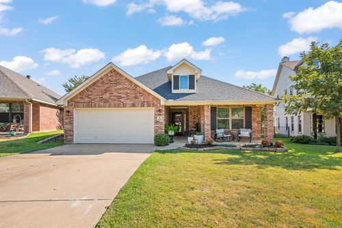 2828 Greenway Dr, Burleson, TX, 76028-8307 | Card Image