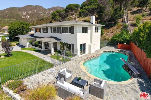 18053 Blue Sail Dr, Pacific Palisades, CA, 90272-2902 | Card Image