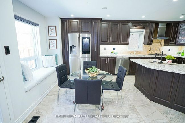 23 Hollowgrove Blvd, House other with 6 bedrooms, 5 bathrooms and 4 parking in Brampton ON | Image 8