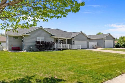 N1723 Chesapeake Court, GREENVILLE, WI, 54942 | Card Image