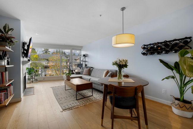 404 - 2575 W 4 Th Avenue, Condo with 1 bedrooms, 1 bathrooms and 1 parking in Vancouver BC | Image 1