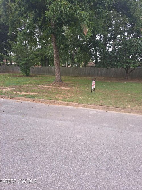 48 Regency Dr, Jackson, TN, 38301-6745 | Card Image