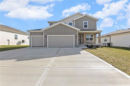 18637 W 193rd St, Spring Hill, KS, 66083-8499 | Card Image