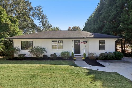 984 Valley Dr Se, Smyrna, GA, 30080-4241 | Card Image