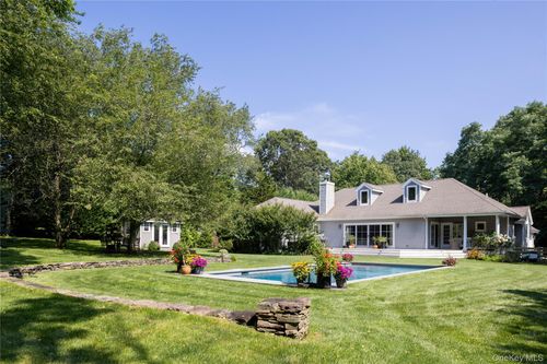 1710 N Bayview Road Ext, Southold, NY, 11971-3733 | Card Image