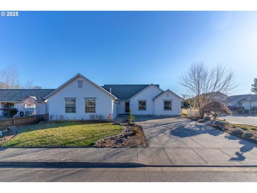 765 Kayla Way, Monmouth, OR, 97361 | Card Image