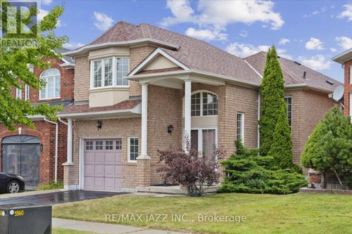 12 Lacroix Court, Whitby (Taunton North), ON, L1R3B4 | Card Image
