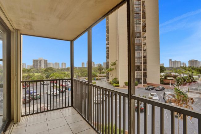 523 - 20301 W Country Club Dr, Condo with 2 bedrooms, 2 bathrooms and null parking in Aventura FL | Image 15