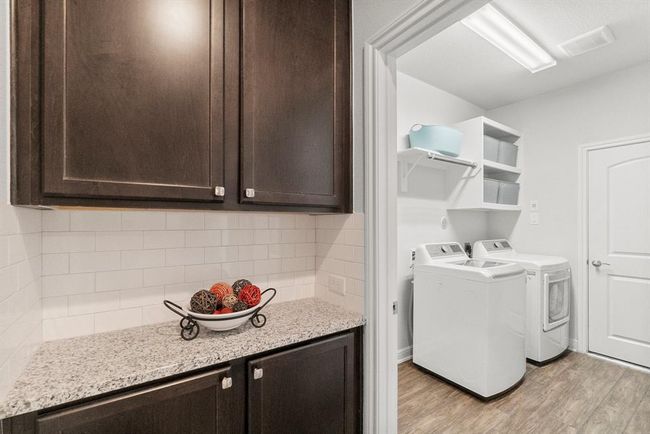 Butler's pantry and oversized laundry room | Image 14