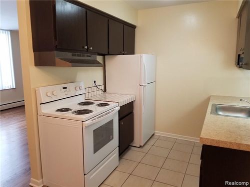 apt-3-1471 W 9 Mile Road, Ferndale, MI, 48220 | Card Image