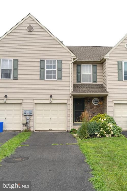 200 Strawberry Ln, PERKASIE, PA, 18944-4625 | Card Image