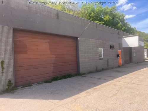 8131 Maccorkle Ave, Marmet, WV, 25315-1631 | Card Image