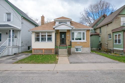 137 Second Ave E, North Bay, ON, P1B1L3 | Card Image