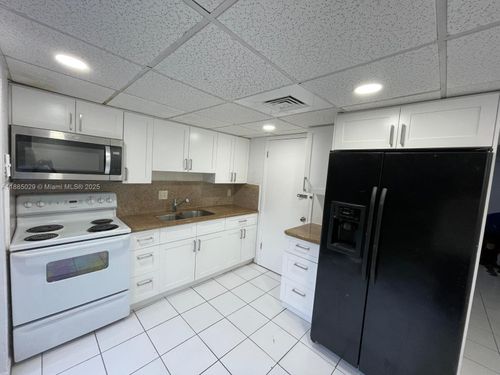 3936-3936 Nw 76th Ter, Hollywood, FL, 33024-8400 | Card Image