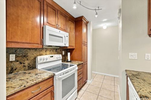 204-1015 Aoloa Pl, Kailua, HI, 96734-5203 | Card Image