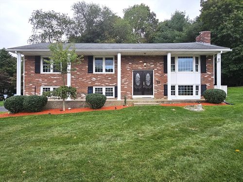 86 Woodland St, Lincoln, RI, 02865-2920 | Card Image