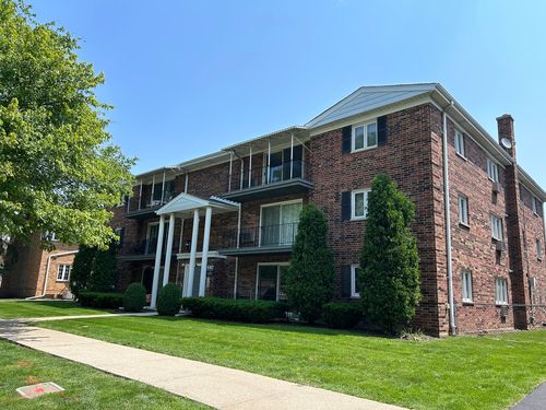 apt-8-21 S Waiola Ave, La Grange, IL, 60525-2218 | Card Image
