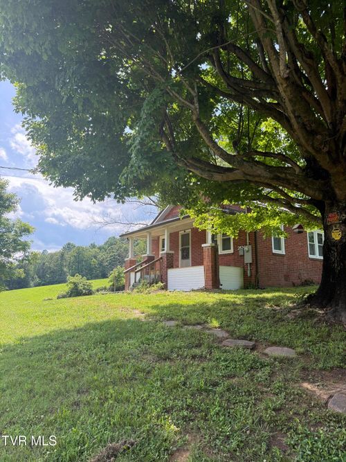 2824 Goshen Valley Rd, Church Hill, TN, 37642-5062 | Card Image