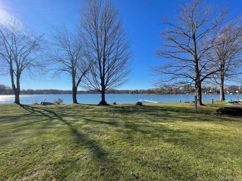 11001 Beryl Dr, White Lake, MI, 48386-3604 | Card Image