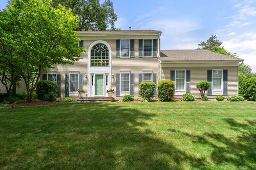 15 Winthrop Dr., Franklin, MA, 02038 | Card Image
